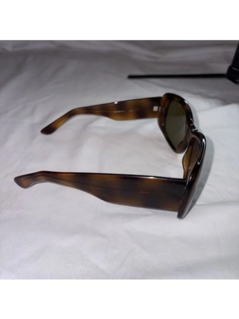 Kenneth Cole KC 1026‎ 083 Sunglasses Tortoise Oval